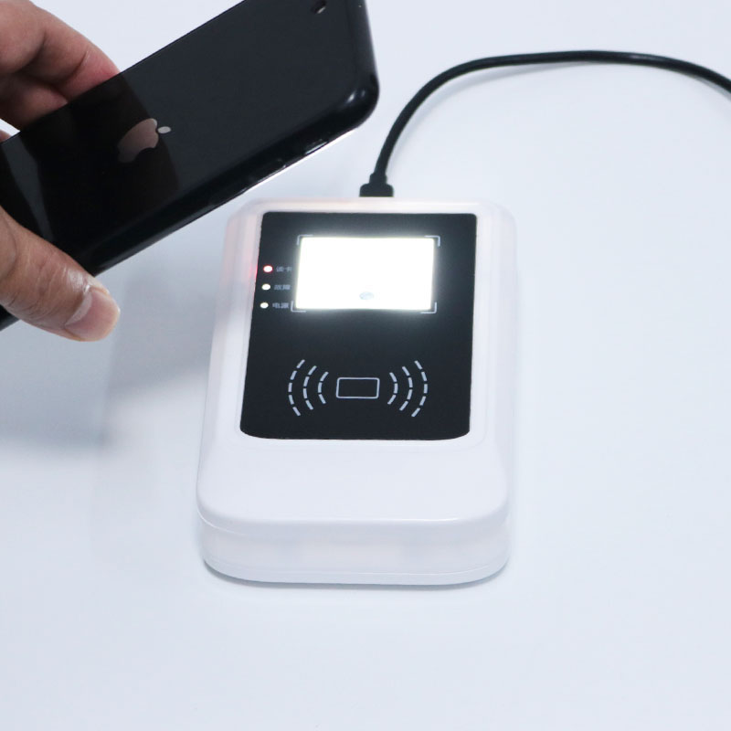 EST-100身份證二維碼一體機(jī)